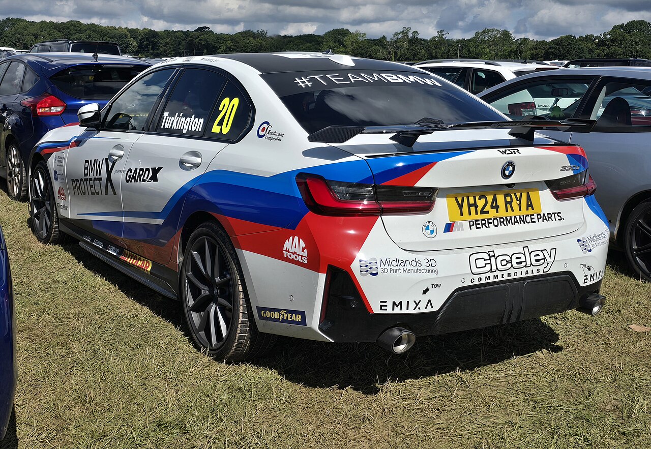 2022 BMW 330e