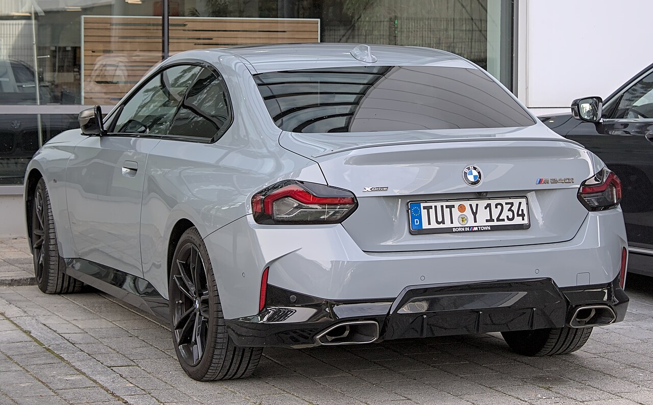 2025 BMW M240i