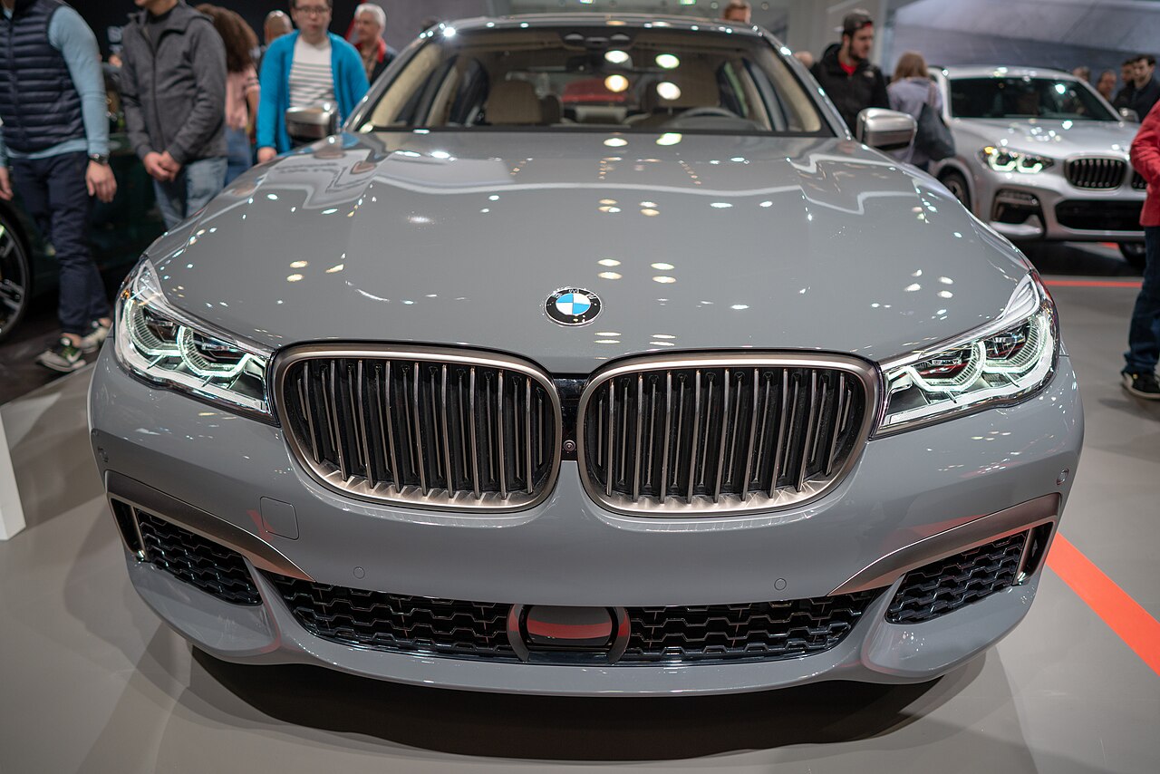 2021 BMW M760i