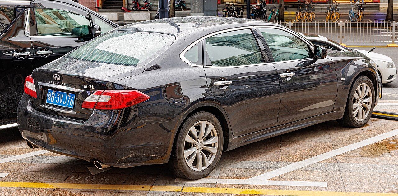 2013 INFINITI M56