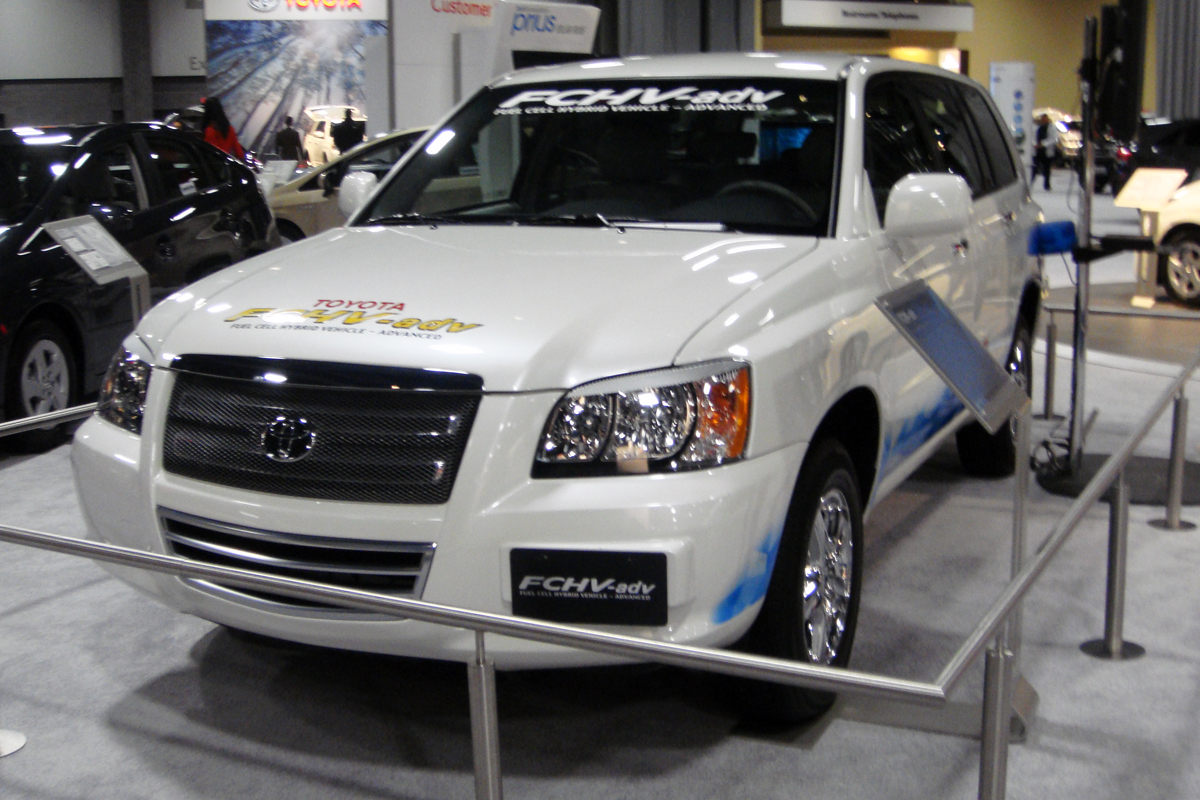 2011 Toyota FCHV-adv